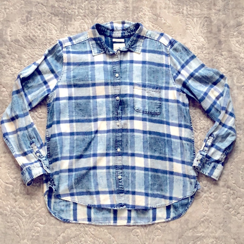 Womens American Eagle boyfriend-fit flannel. Size XL, but fits more like a M-L